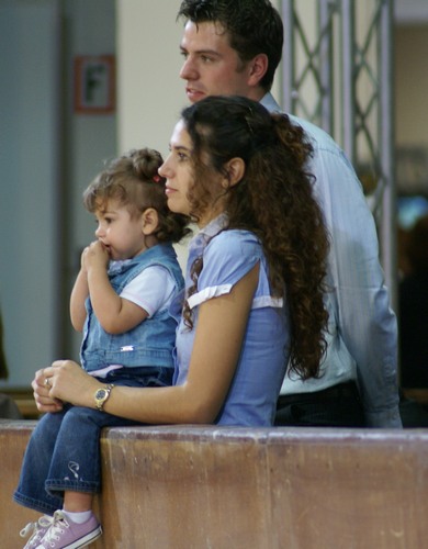 Żona i córeczka Franka Spoenle obserwują jego występ. Z tyłu Frederik Van Sas z ekipy F. Spoenle. Fot. Krzysztof Dużyński