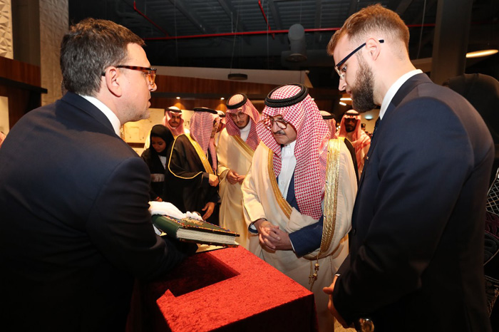 HRH Prince Saud Bin Naif Bin Abdulaziz Al Saud, the Governor of Eastern Province, at the exhibition. By Media of Eastern Province Emara