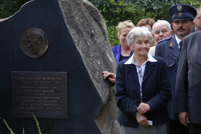 Mrs. Maria Jaworowska standing by the commemorative plaque honoring Director Ignacy Jaworowski. By Krzysztof Dużyński