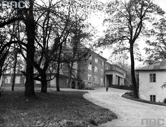 The palace in Gumniska, 1931. Photo: National Digital Archives (NAC) 
