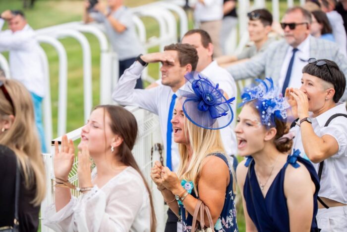 Emocje sięgały zenitu. Fot. Tor Wyścigów Konnych