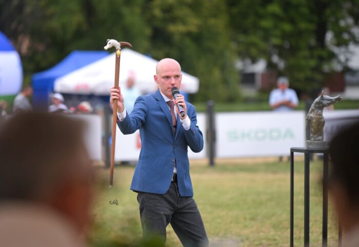A walking stick donated to a charity auction by Arquetta, acquired by Bogdan Maślanka – Photo by Ewa Imielska-Hebda