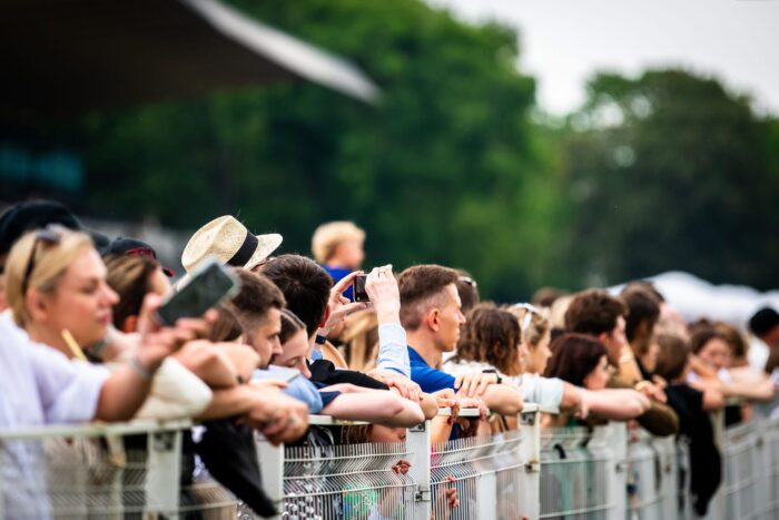 Publiczność dopisała, programy były rozdawana przy wejściu za darmo, emocji nie brakowało. To był naprawdę bardzo udany Dzień Arabski na Służewcu. Fot. Traf Online