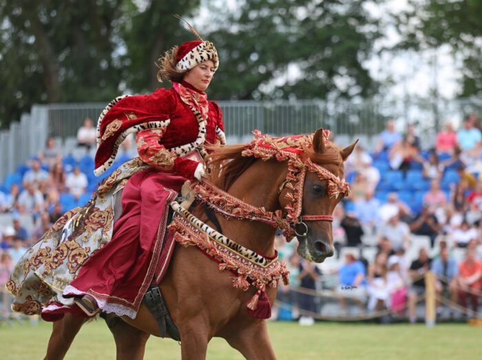 Katarzyna Stawiska-Semeryło w Tradycyjnym Stroju Polskim – Fot. Sylwia Iłenda
