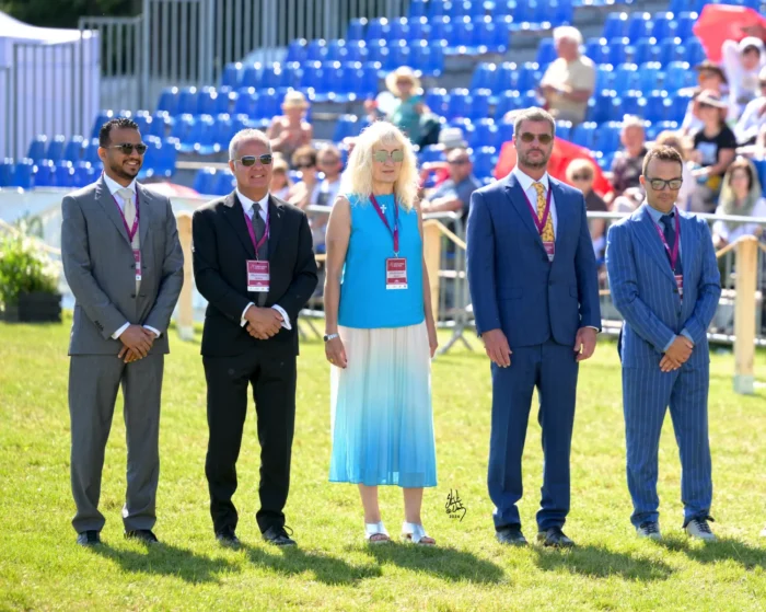 Sędziowie 48. Pokazu Narodowego (od lewej): Majed Al Mehyawi, Joe Polo, Michaela Weidner i Mario Braga, wraz z praktykantem sędziowskim Danielem Giaccone – Fot. Stuart Vesty